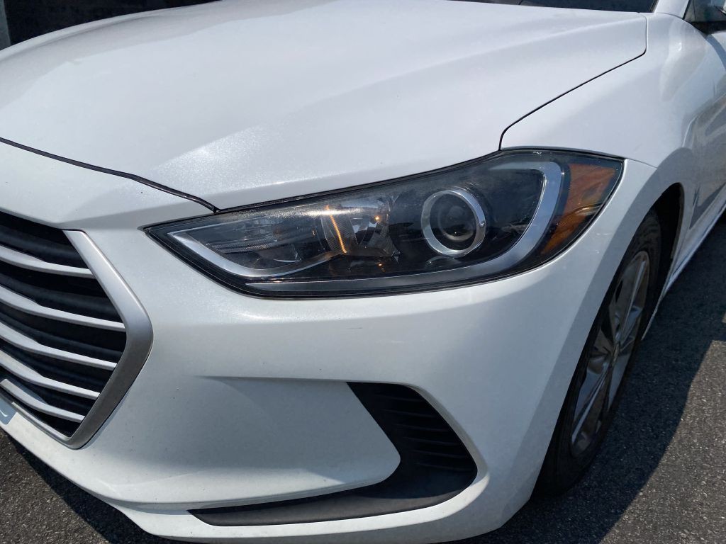 2017 Hyundai Elantra Image 24