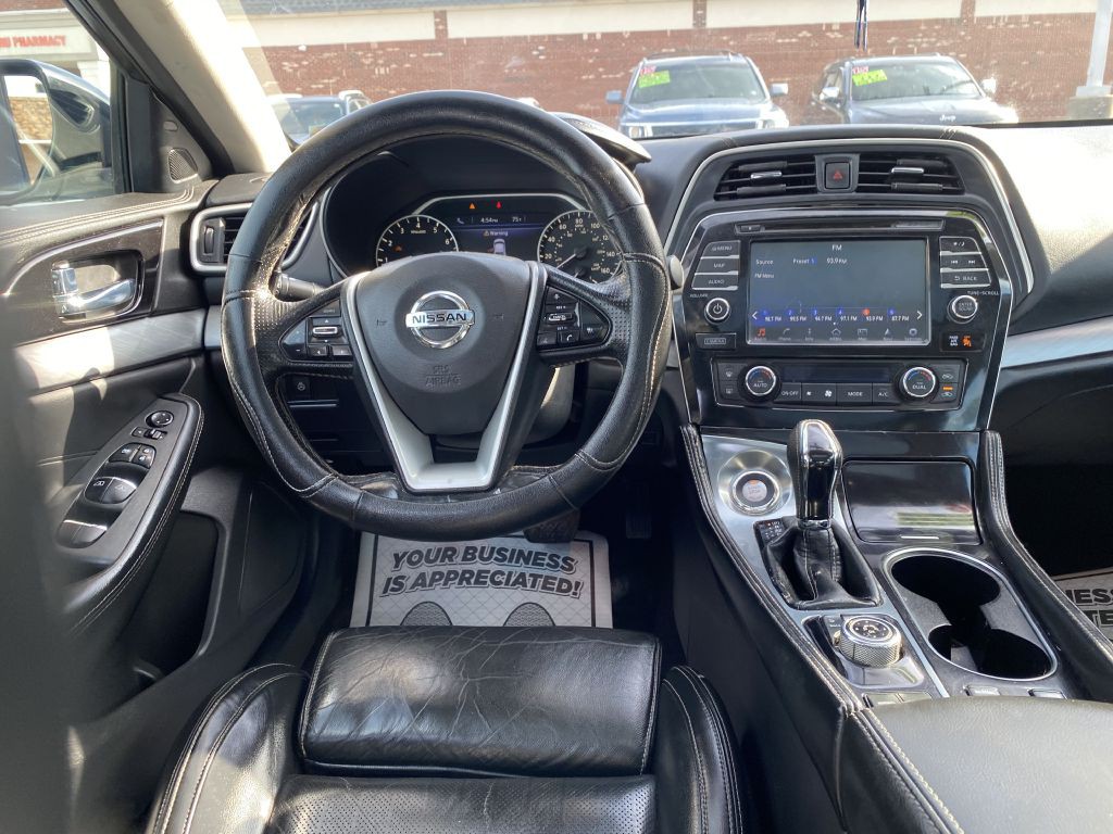 2016 Nissan Maxima Image 10
