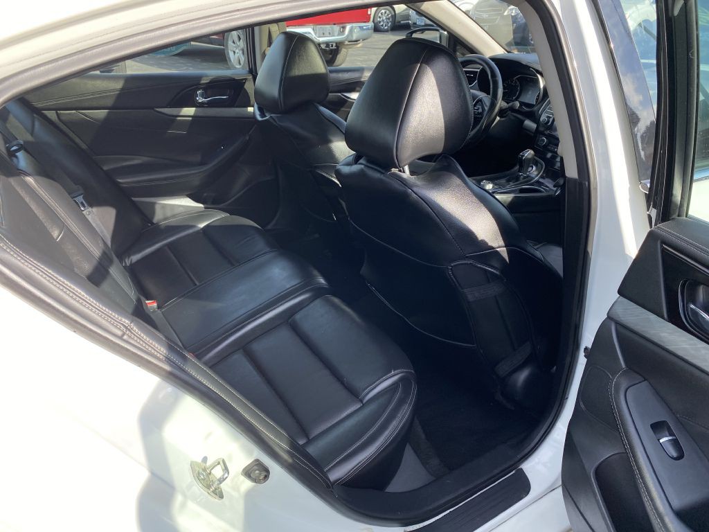 2016 Nissan Maxima Image 16