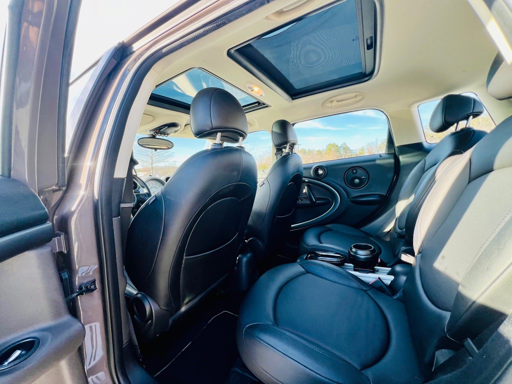 2012 MINI Countryman Image 12