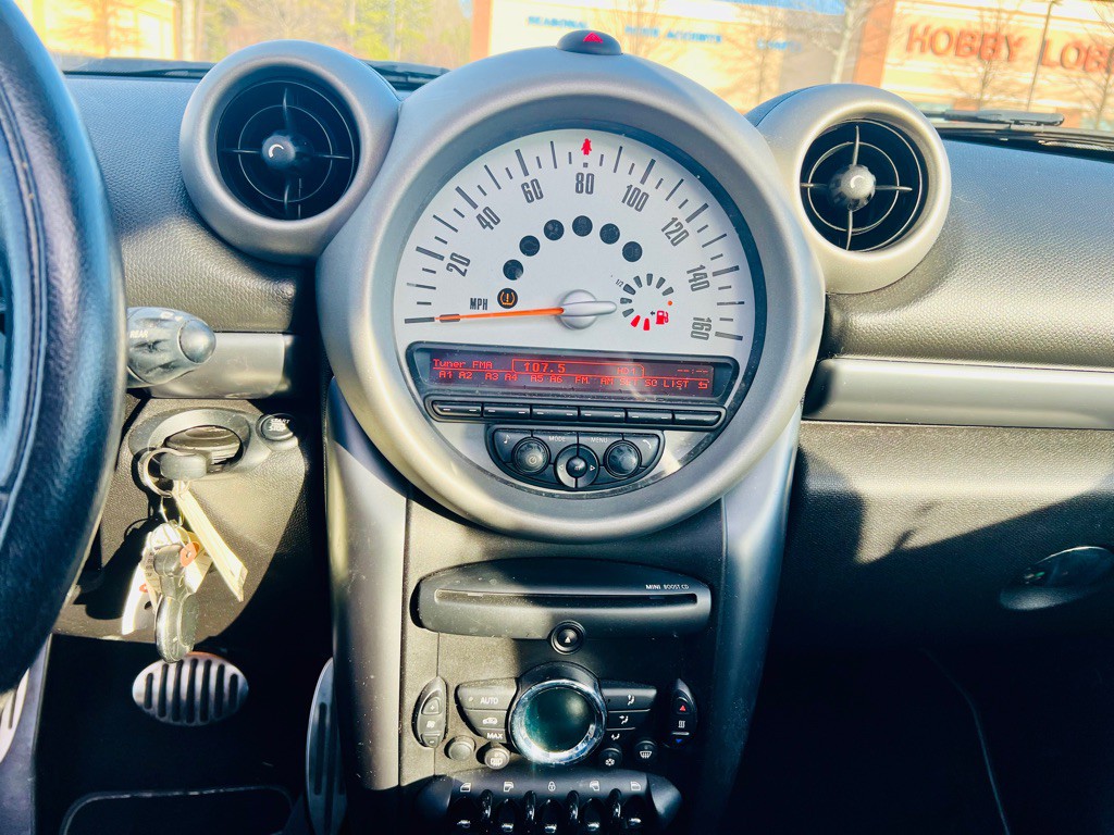2012 MINI Countryman Image 20