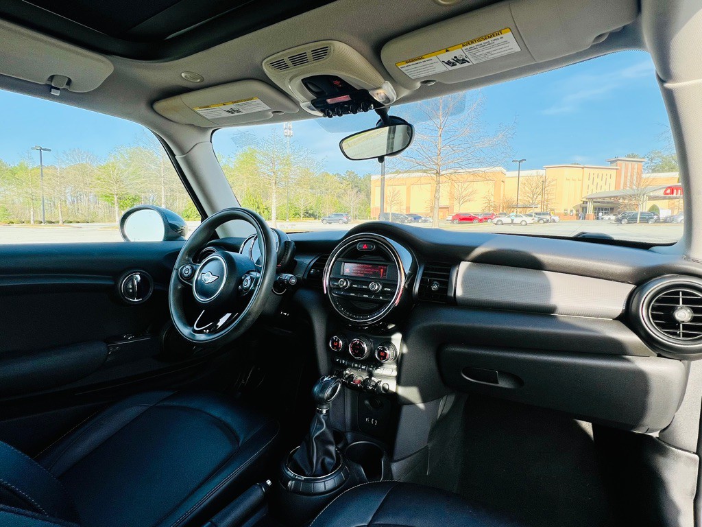 2015 MINI Cooper Image 16