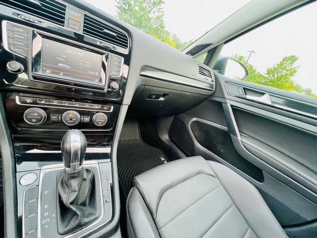 2015 Volkswagen Golf Image 19