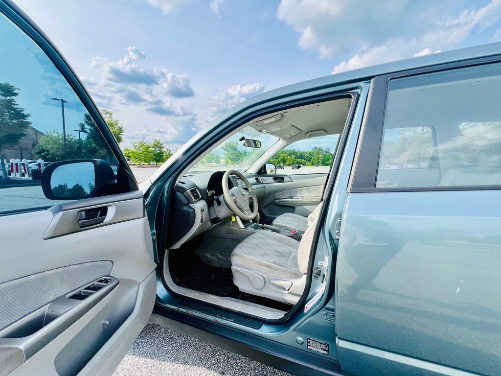 2010 Subaru Forester Image 12
