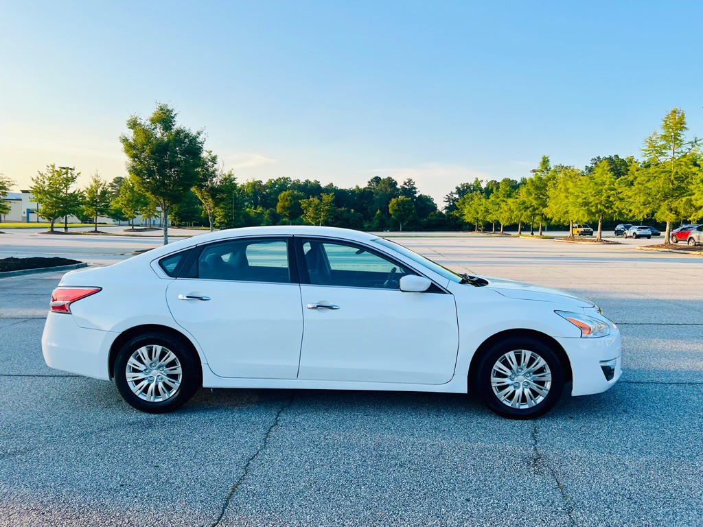 2015 Nissan Altima Image 4