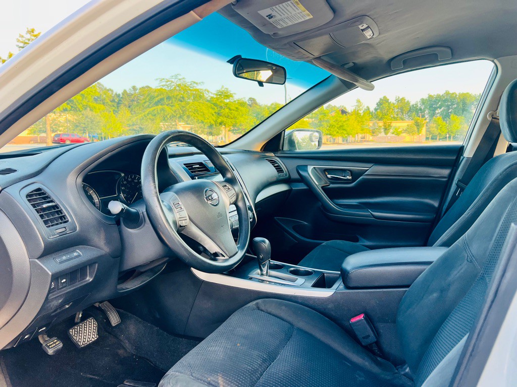 2015 Nissan Altima Image 10