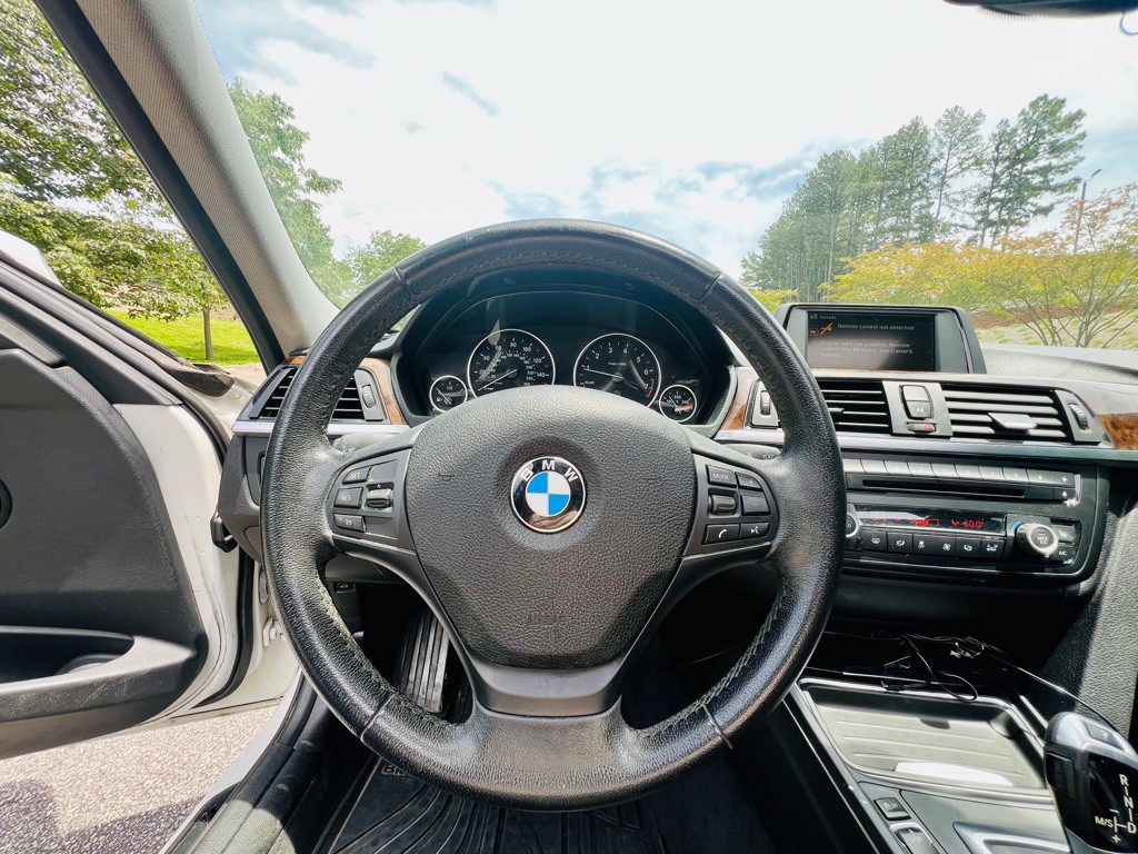 2014 BMW 3 Series Image 16