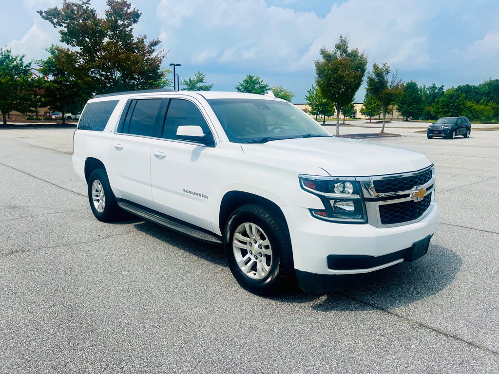2015 Chevrolet Suburban Image 3