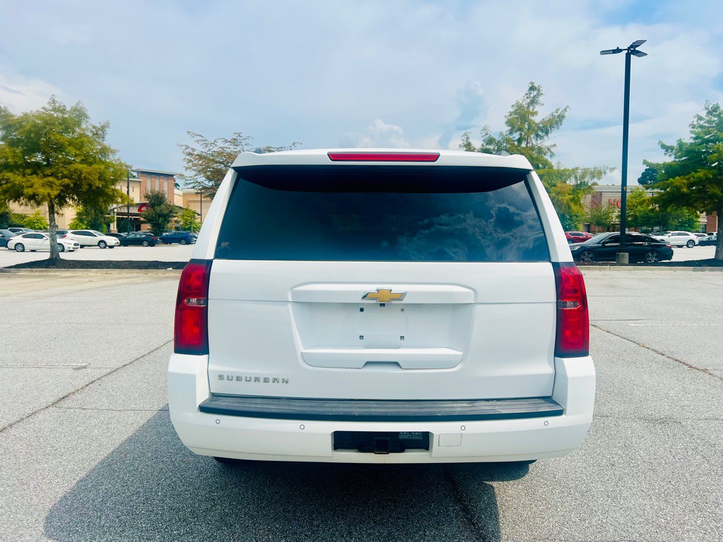 2015 Chevrolet Suburban Image 6