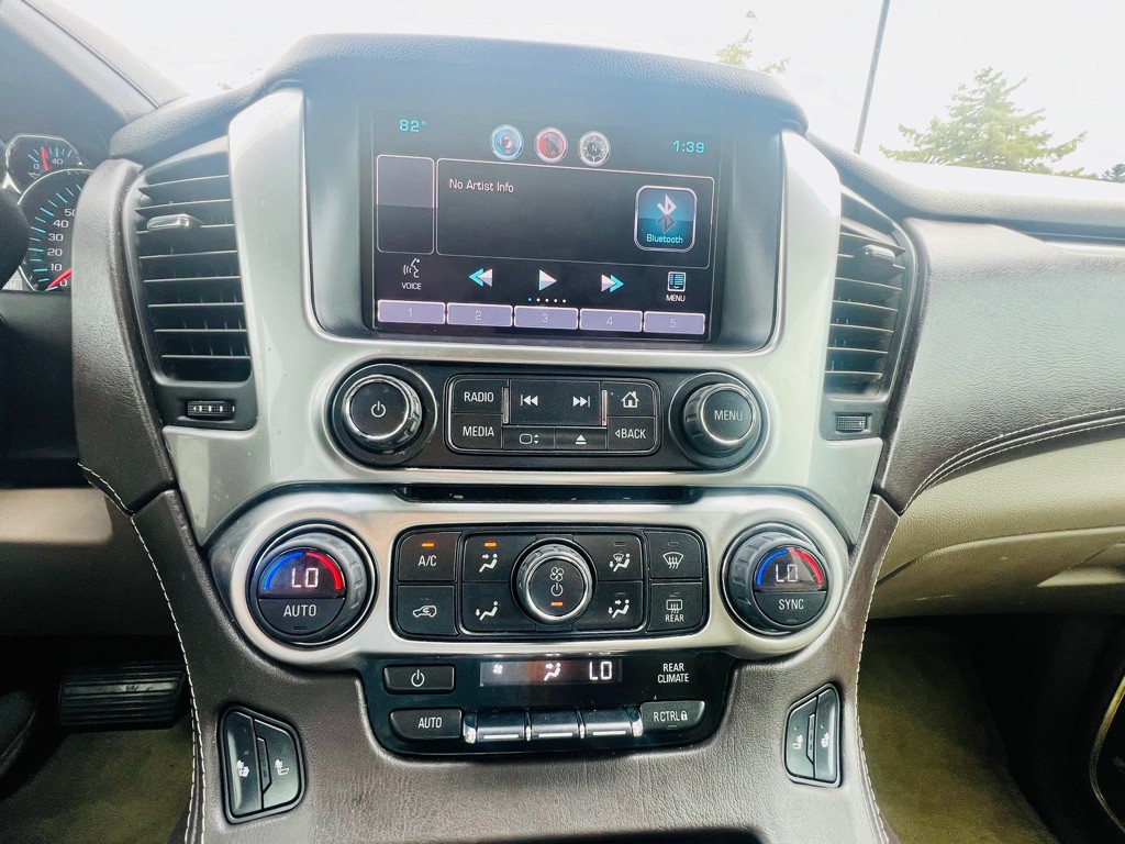 2015 Chevrolet Suburban Image 17