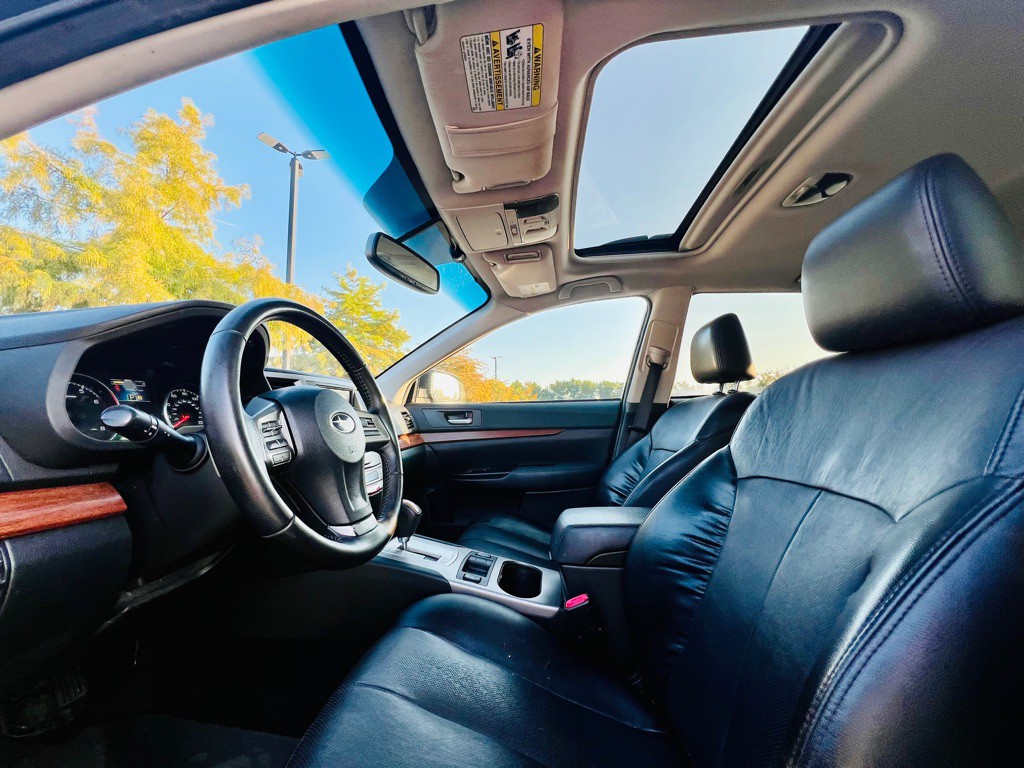 2013 Subaru Outback Image 13