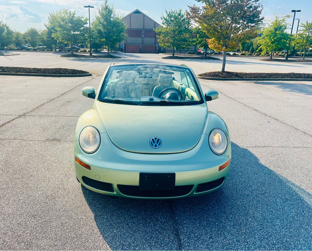 2008 Volkswagen Beetle Image 2