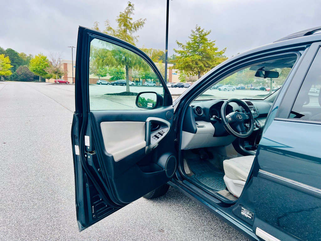 2012 Toyota Rav4 Image 11