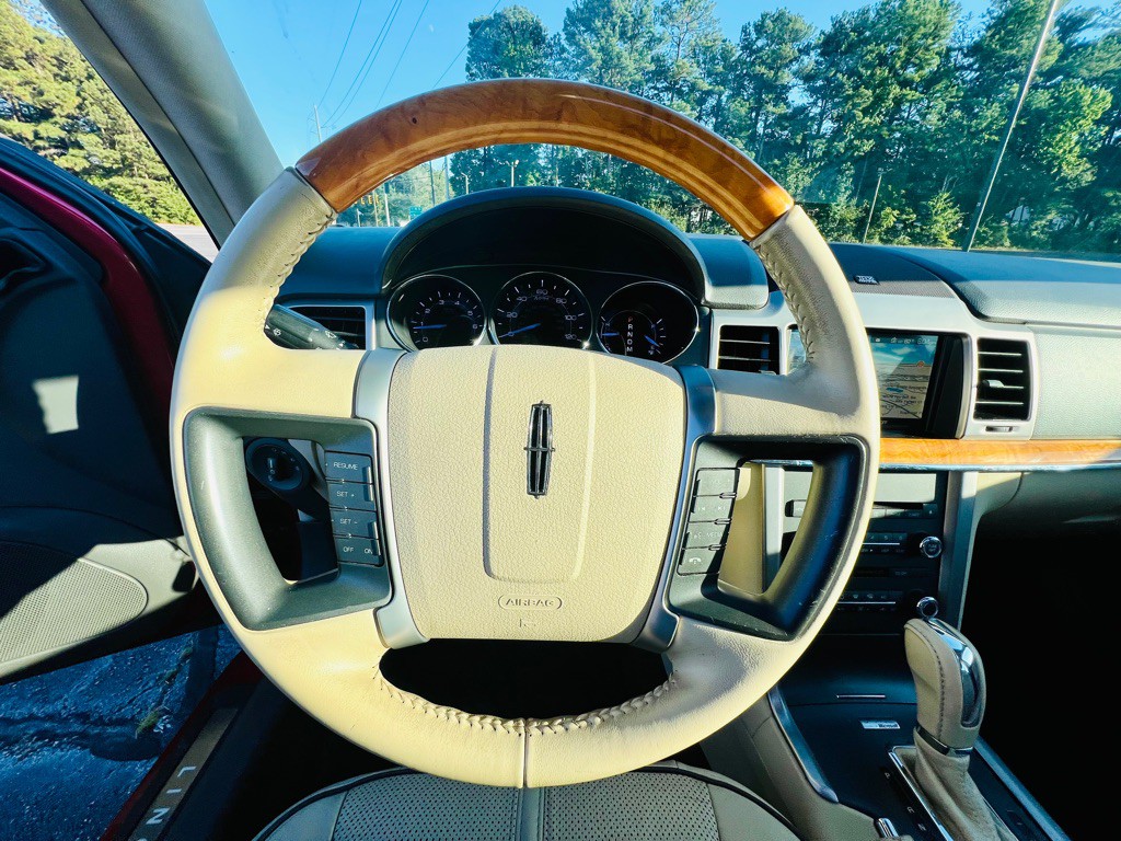 2012 Lincoln MKZ Image 17