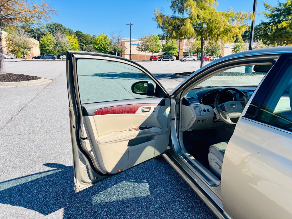 2012 Toyota Avalon Image 8