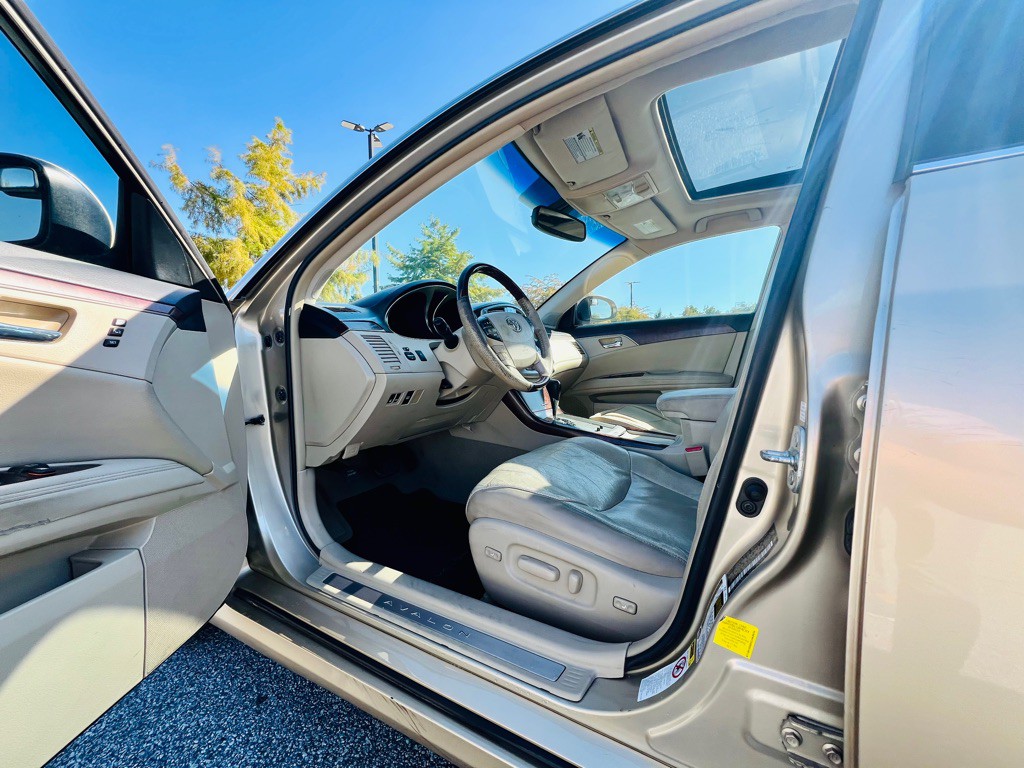2012 Toyota Avalon Image 9