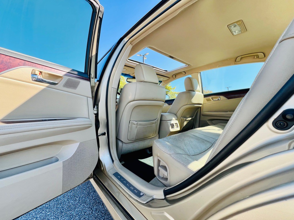 2012 Toyota Avalon Image 10
