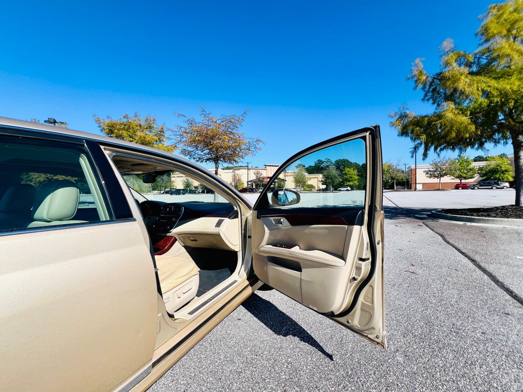 2012 Toyota Avalon Image 13