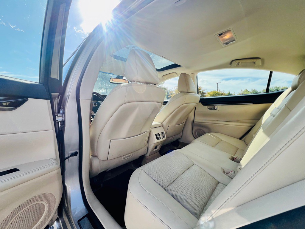 2014 Lexus ES 350 Image 9