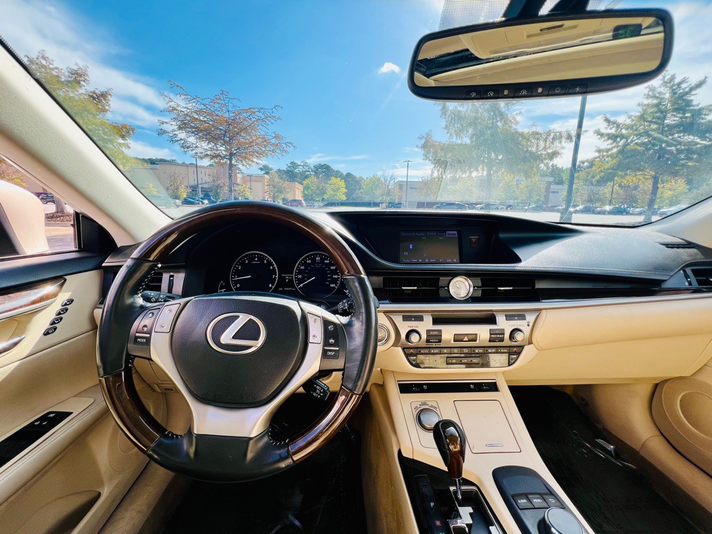 2014 Lexus ES 350 Image 11