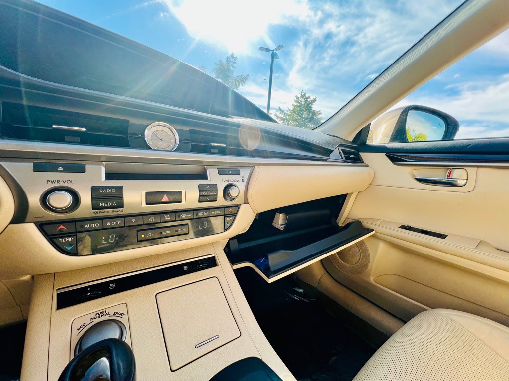 2014 Lexus ES 350 Image 15