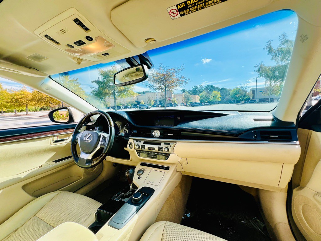 2014 Lexus ES 350 Image 16