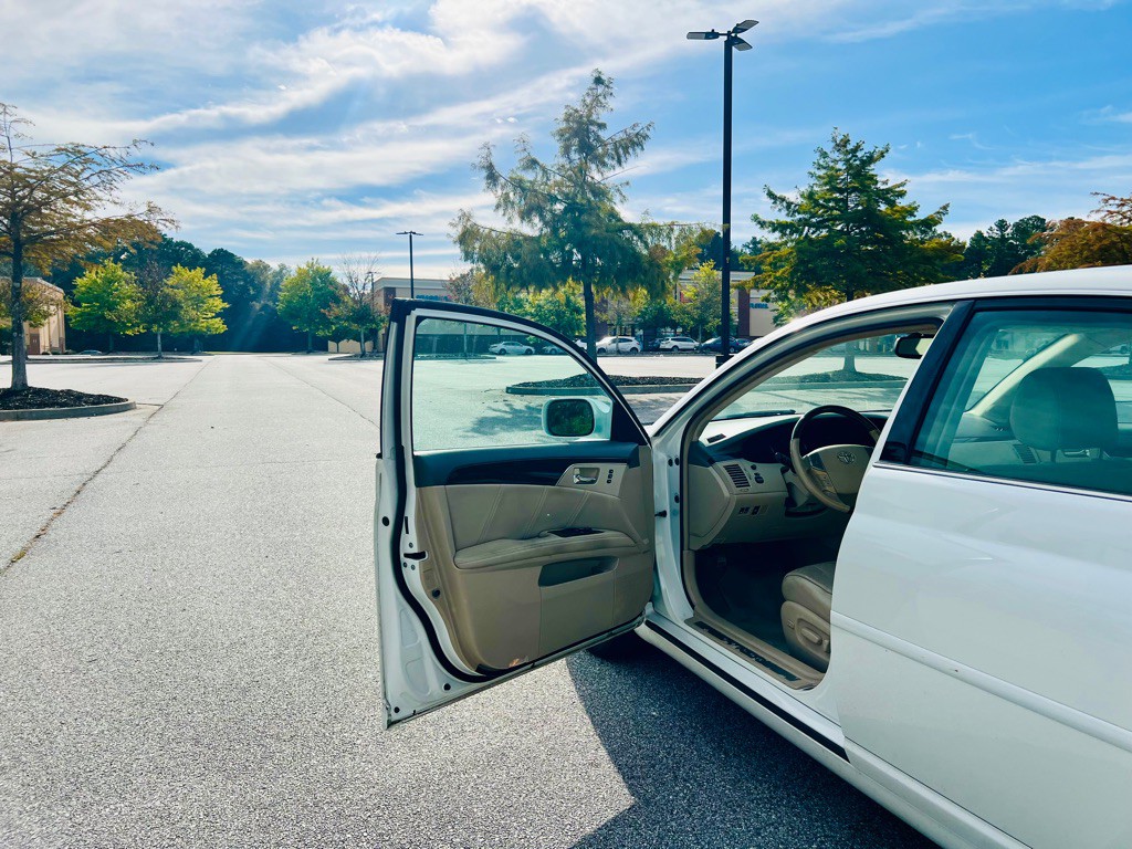 2008 Toyota Avalon Image 9