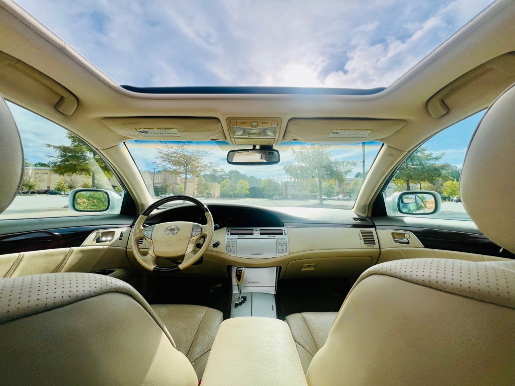 2008 Toyota Avalon Image 11
