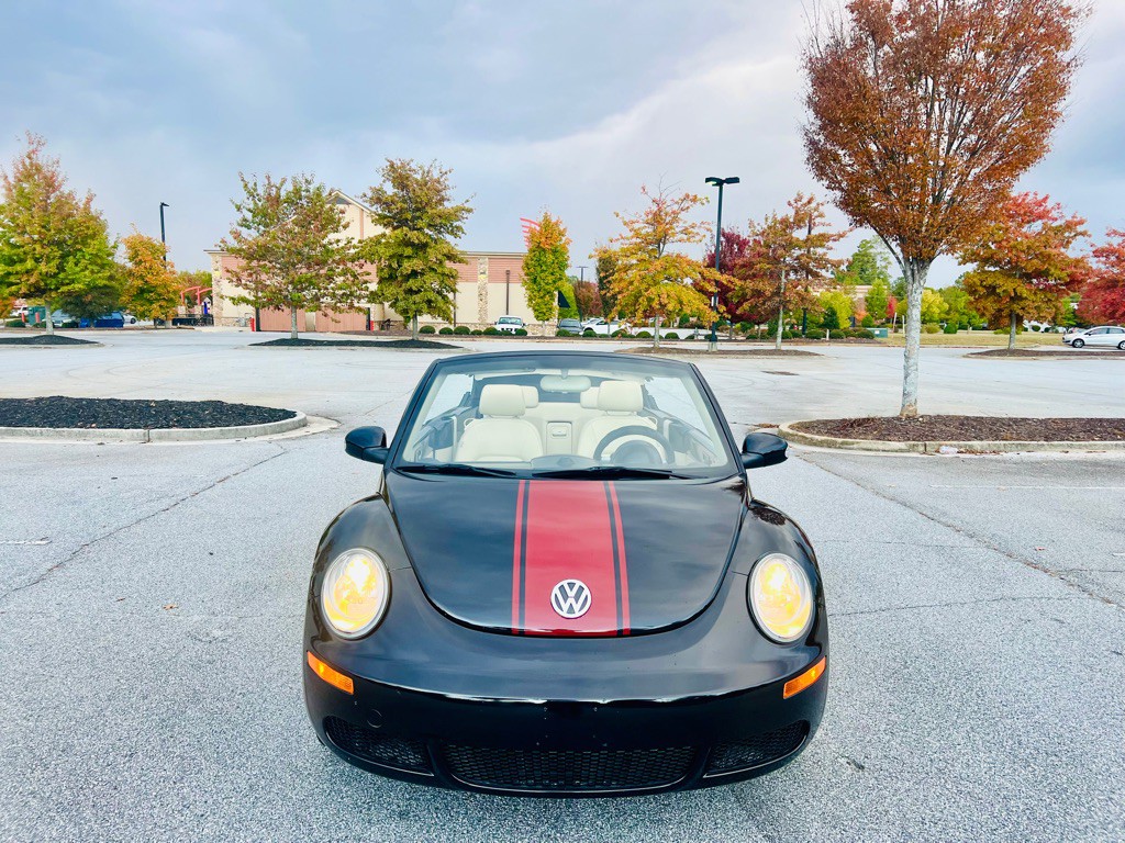2008 Volkswagen Beetle Image 2