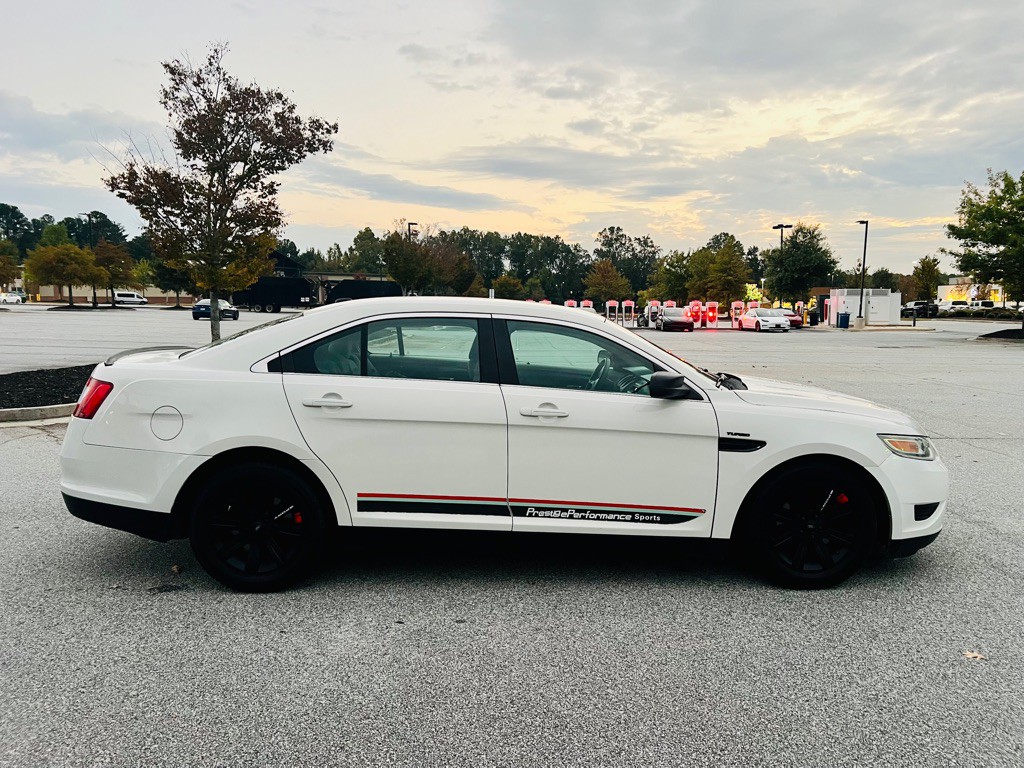 2011 Ford Taurus Image 4