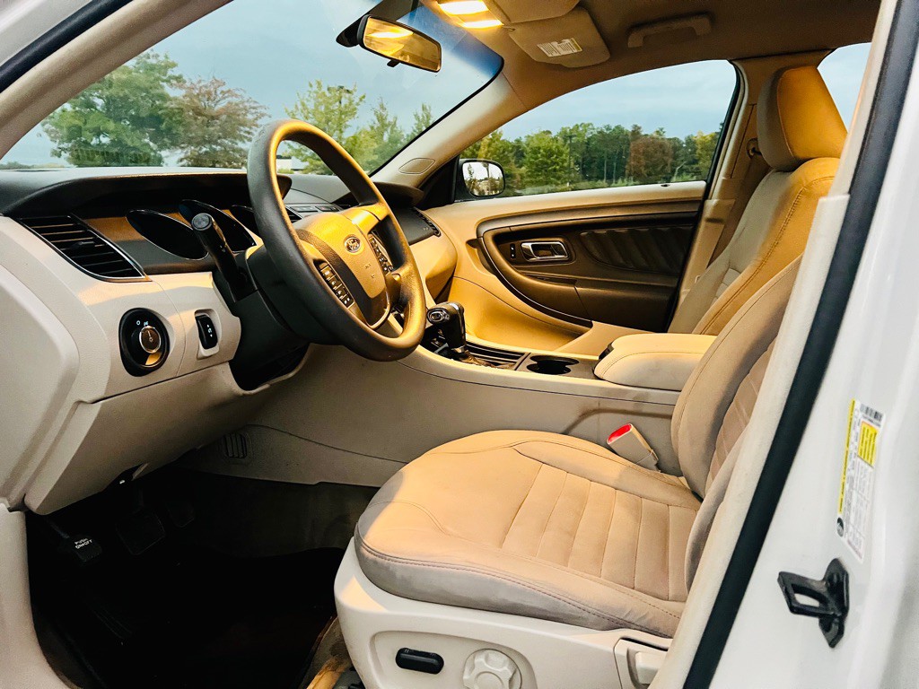 2011 Ford Taurus Image 10