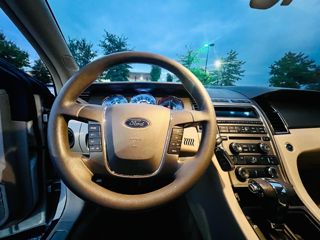 2011 Ford Taurus Image 12
