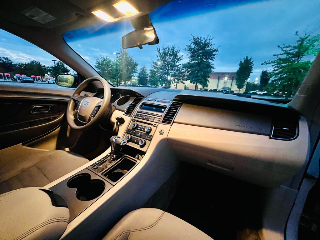2011 Ford Taurus Image 15