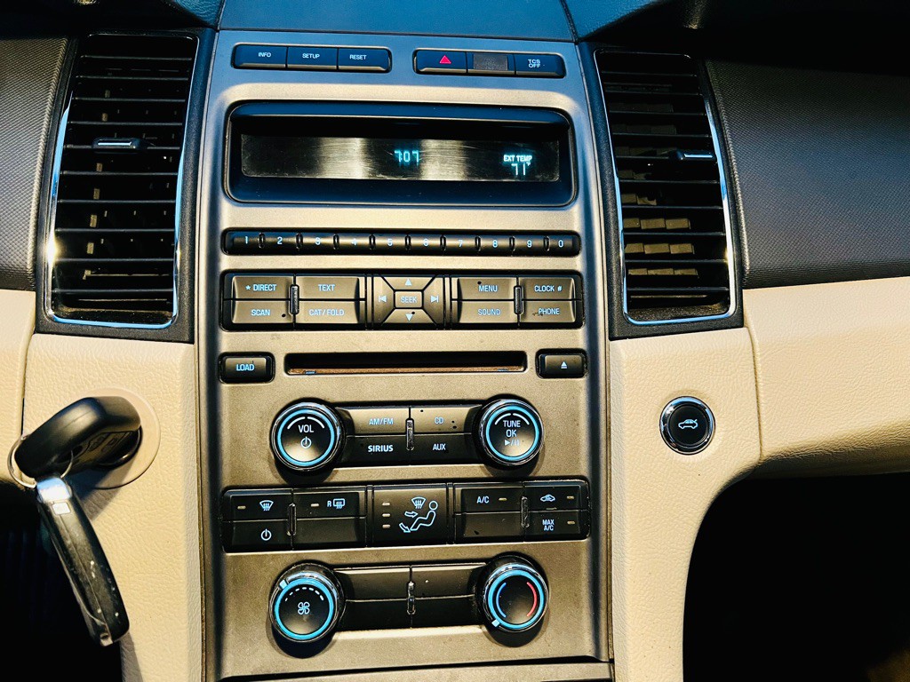 2011 Ford Taurus Image 16