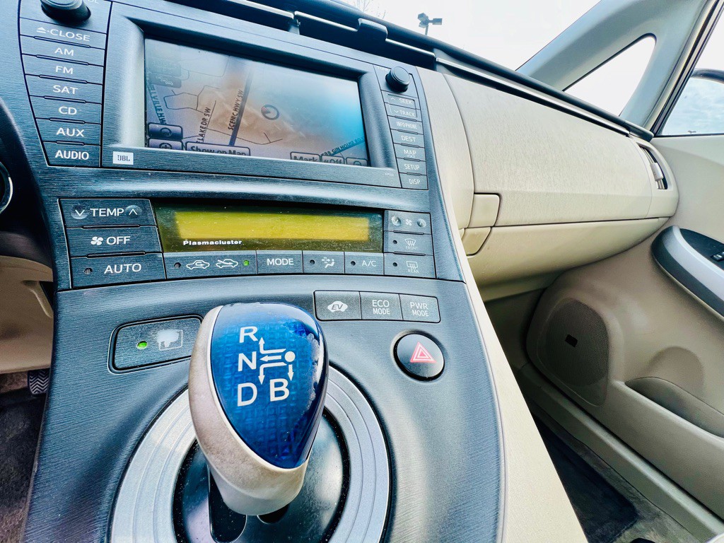 2011 Toyota Prius Image 16