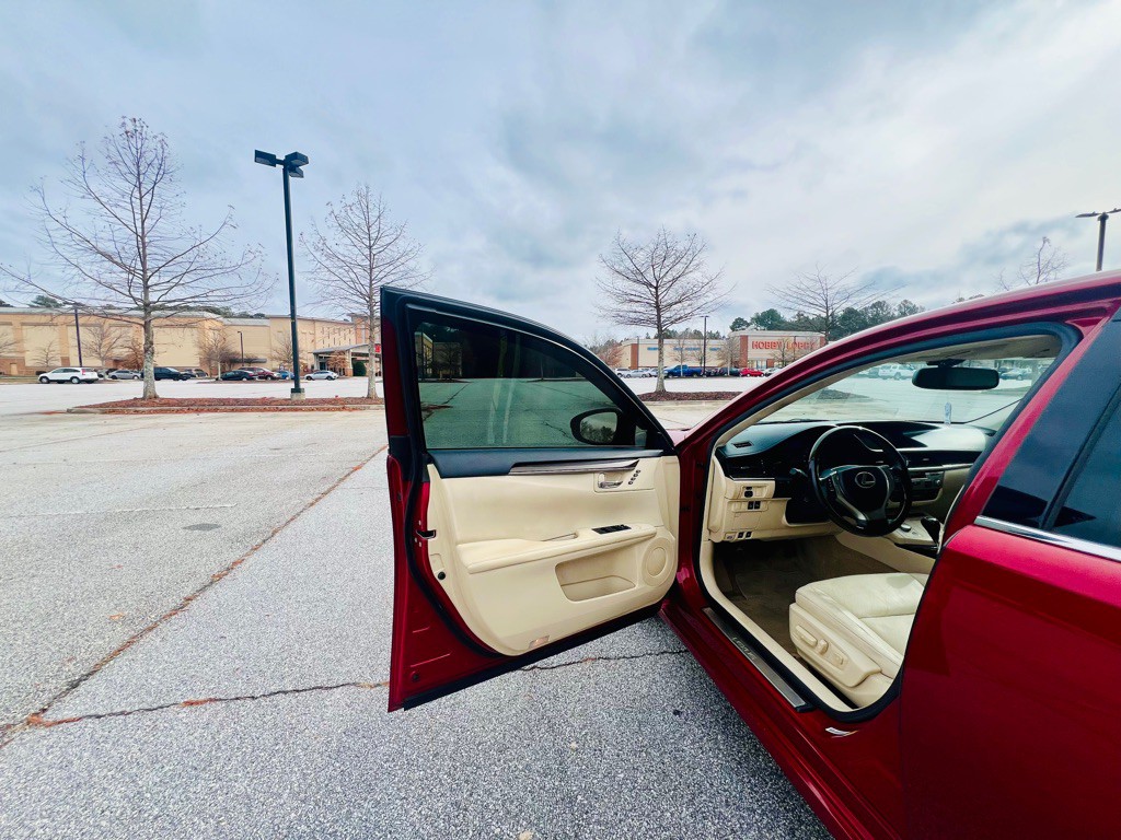 2015 Lexus ES 350 Image 11