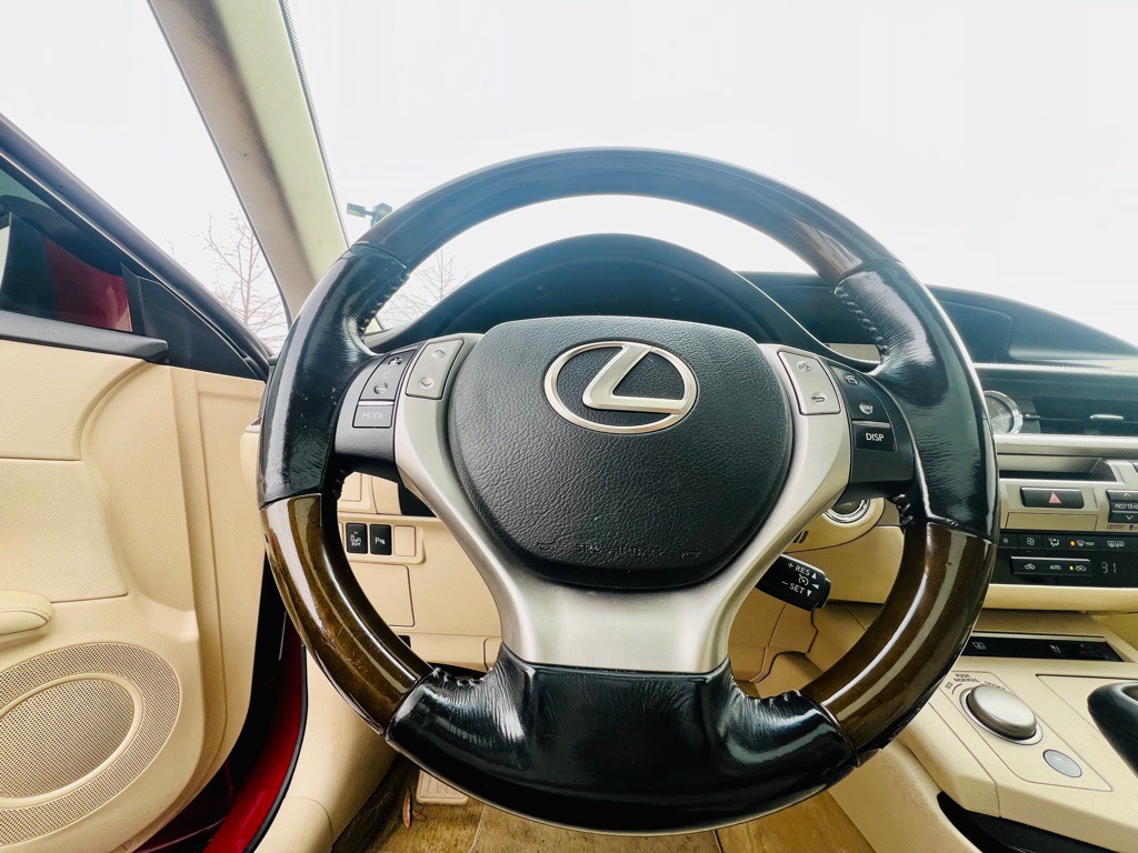 2015 Lexus ES 350 Image 16