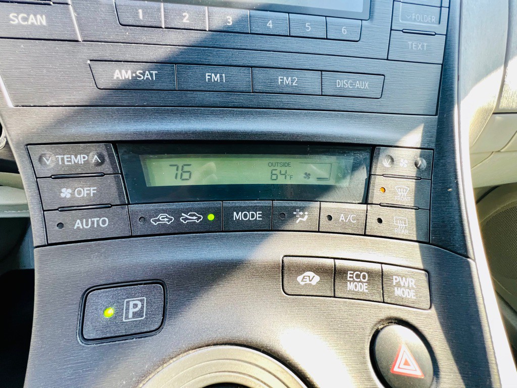 2010 Toyota Prius Image 24