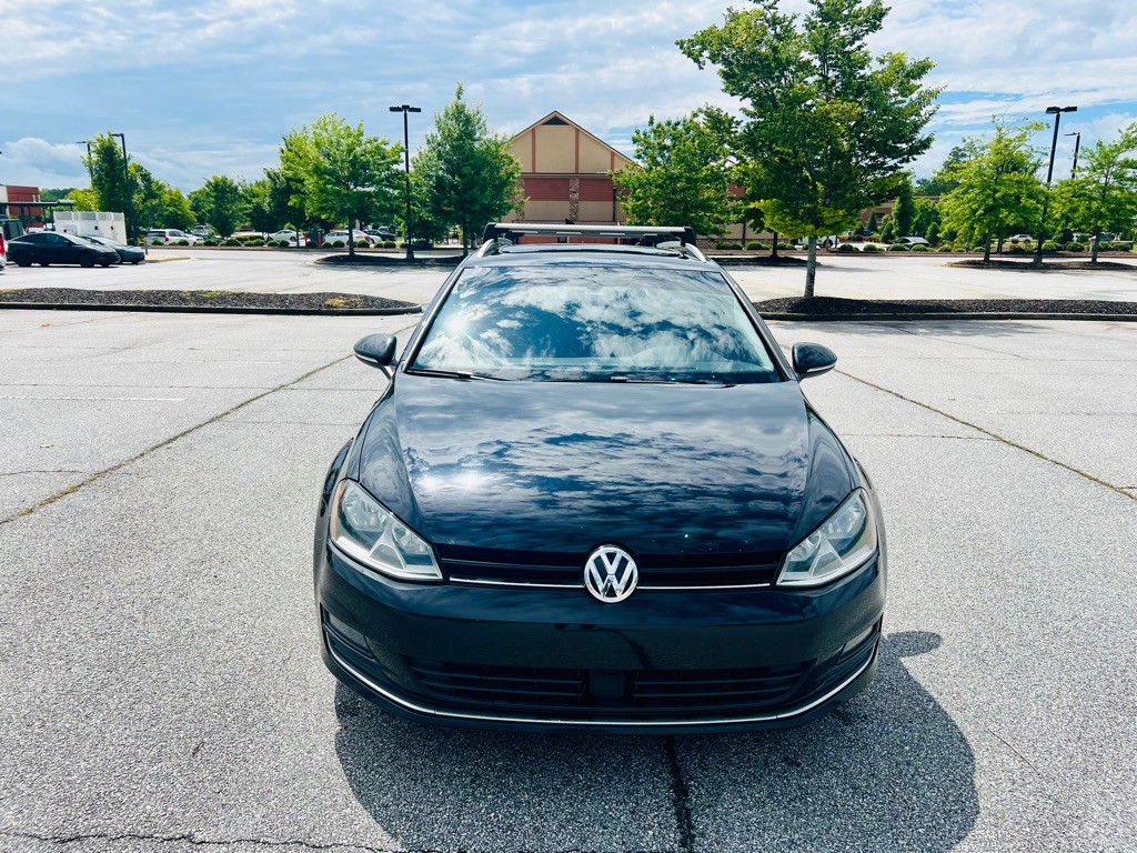 2017 Volkswagen Golf Image 2