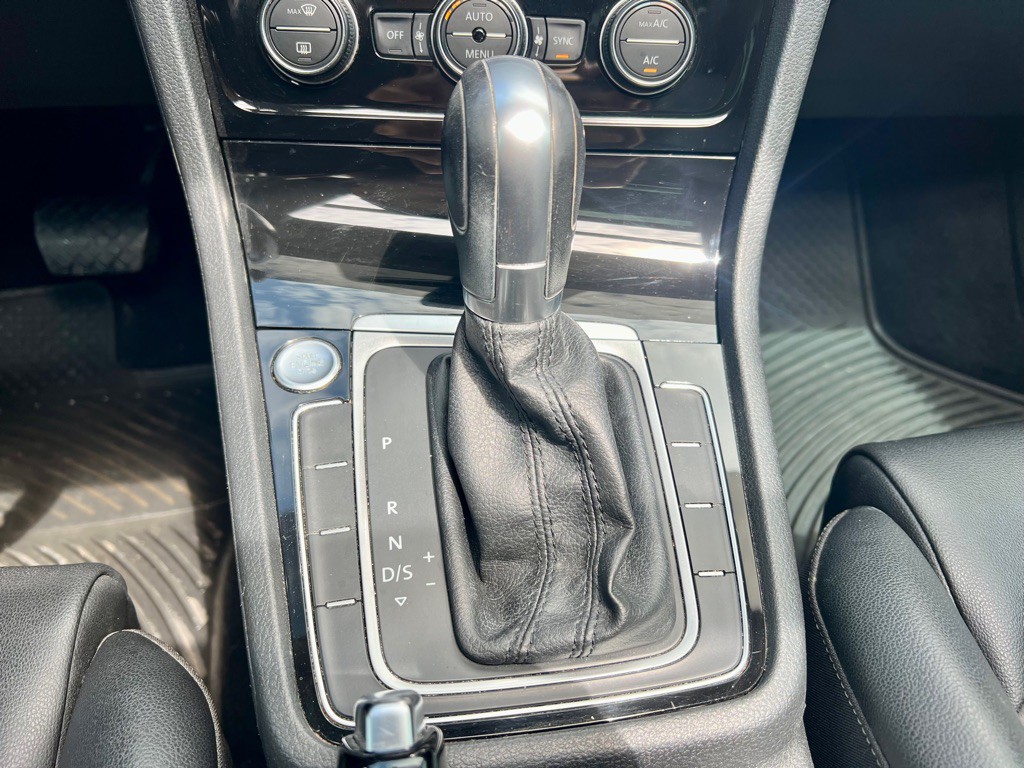 2017 Volkswagen Golf Image 17