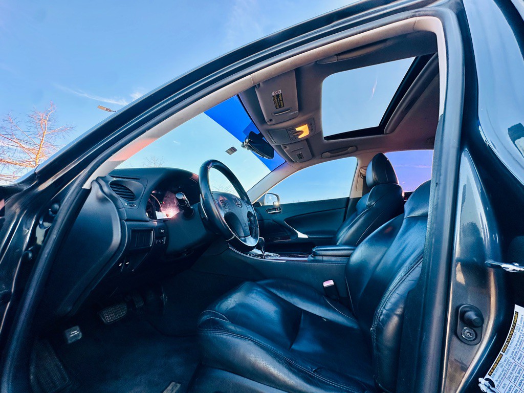 2007 Lexus IS 250 Image 11