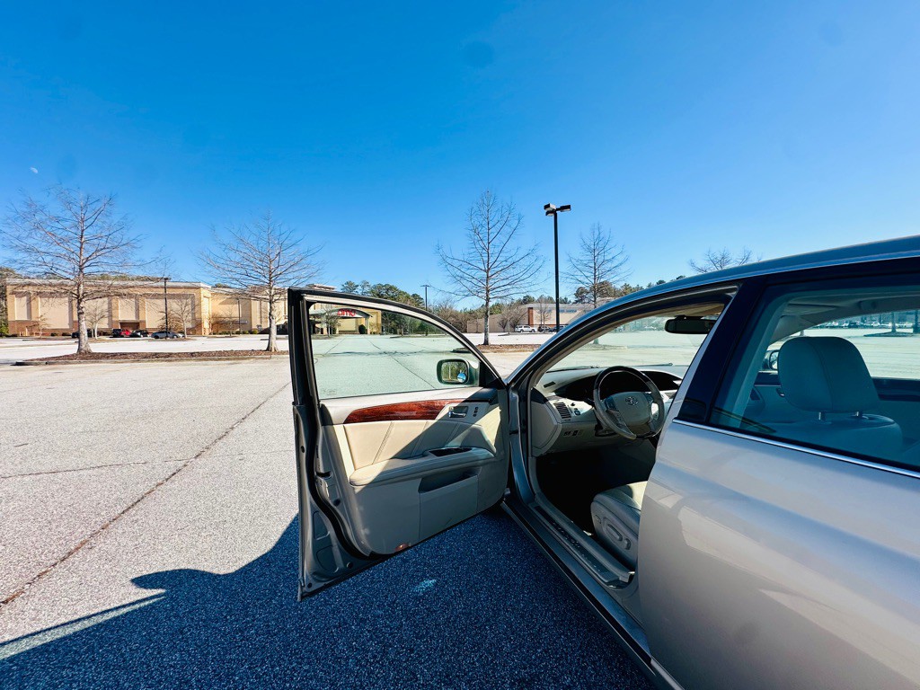 2009 Toyota Avalon Image 11
