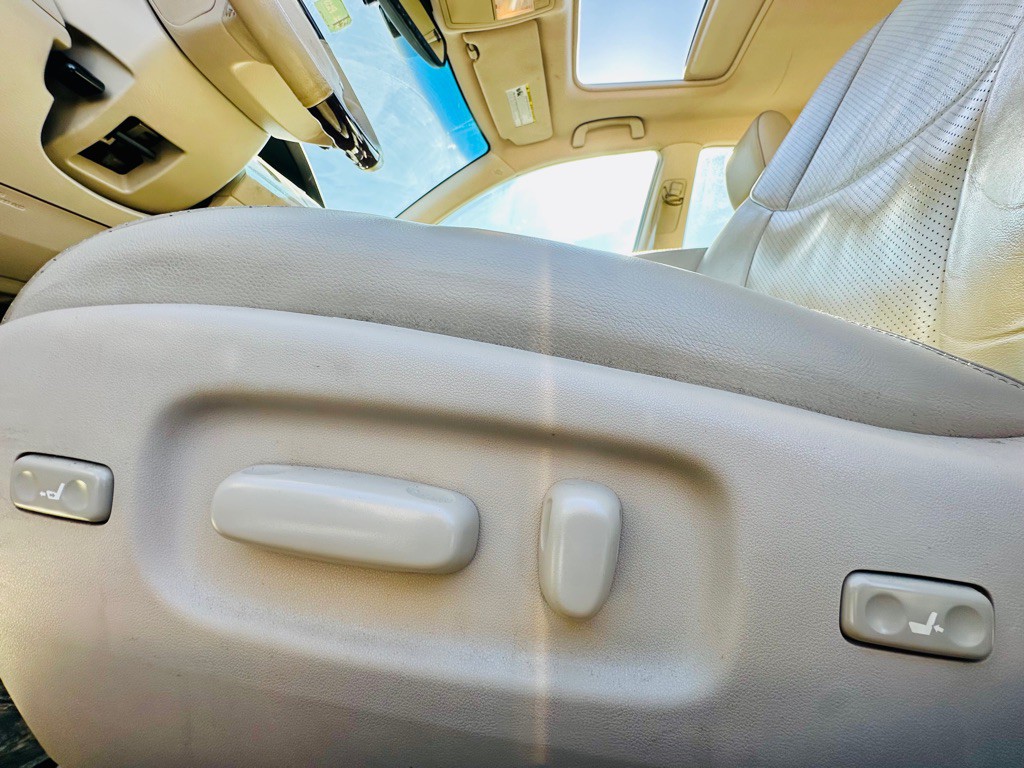 2009 Toyota Avalon Image 16