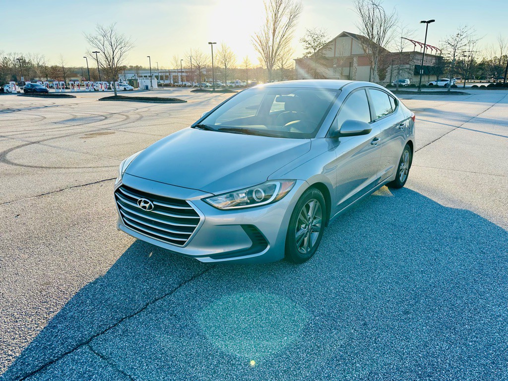 2017 Hyundai Elantra Image 1
