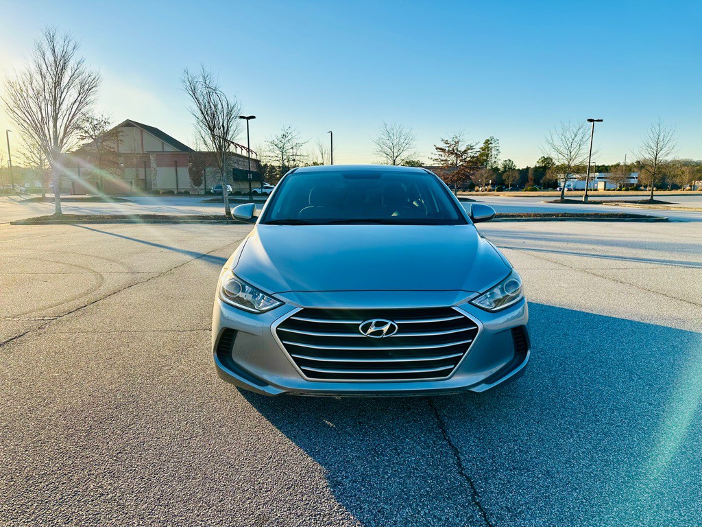 2017 Hyundai Elantra Image 2