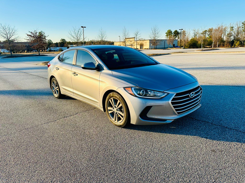 2017 Hyundai Elantra Image 3