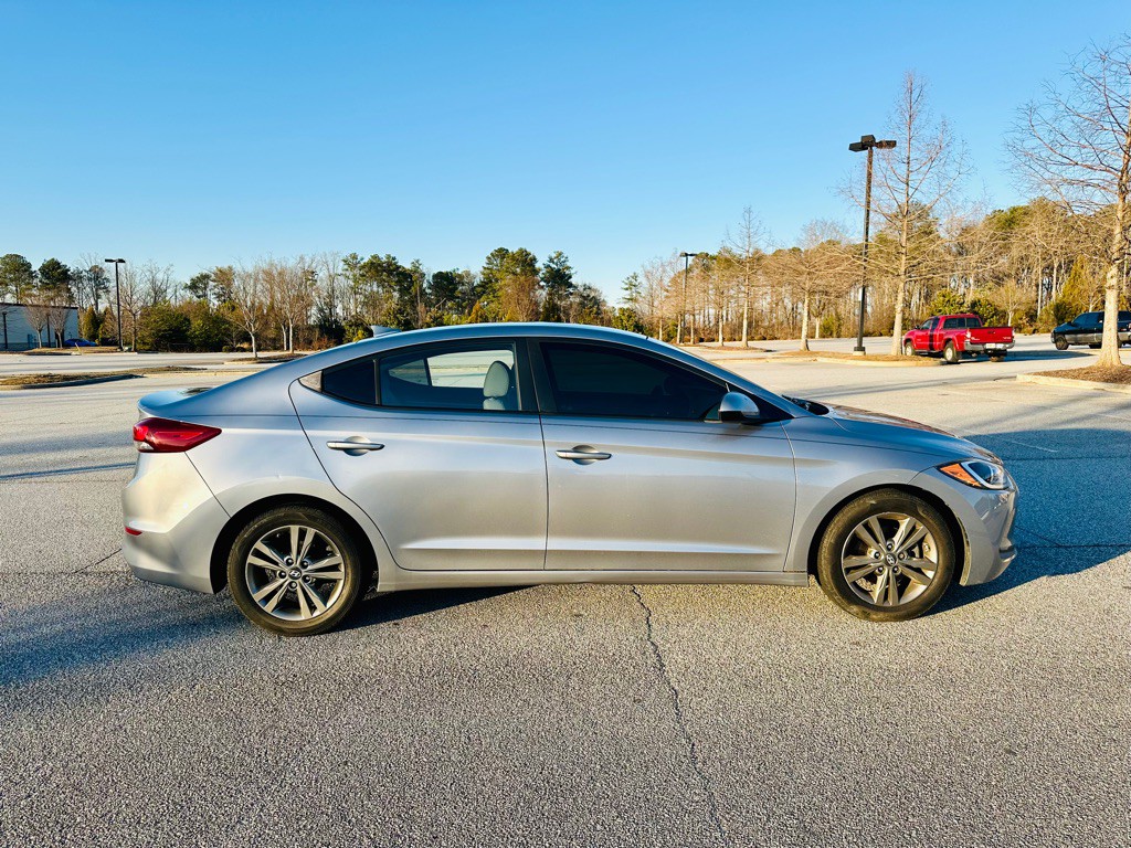 2017 Hyundai Elantra Image 4