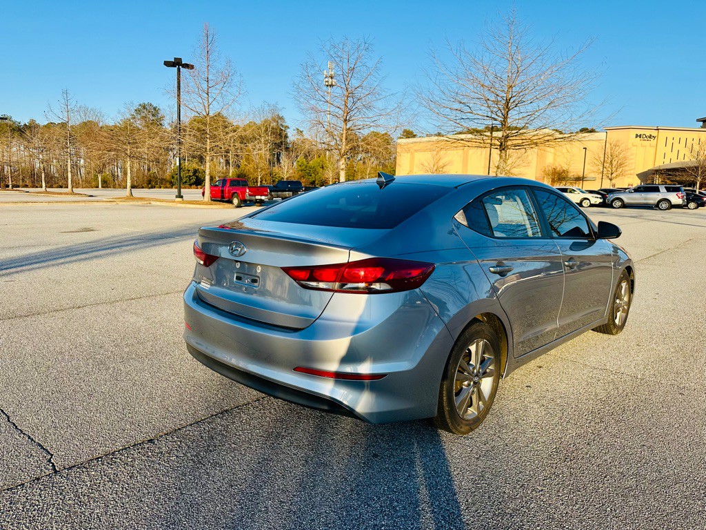 2017 Hyundai Elantra Image 5