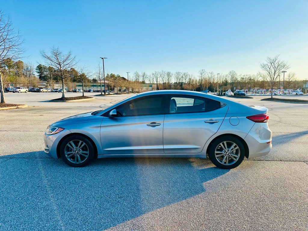 2017 Hyundai Elantra Image 8