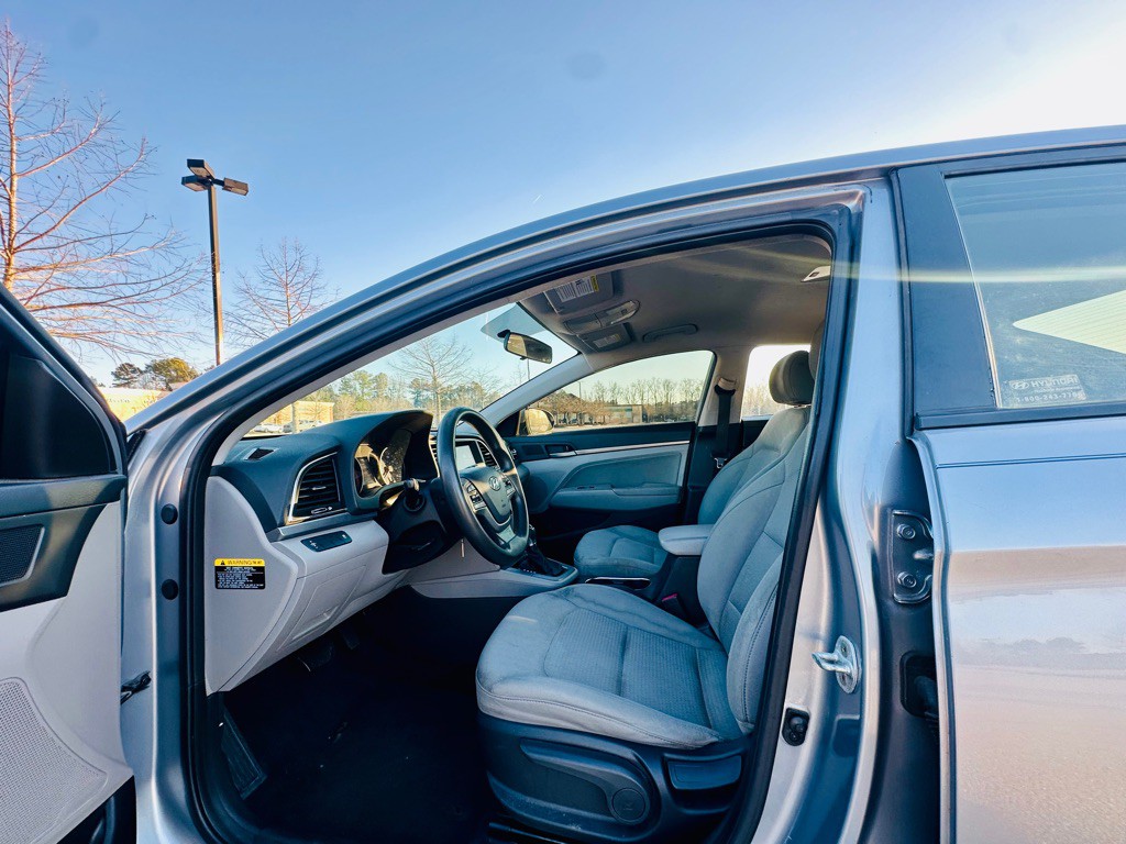 2017 Hyundai Elantra Image 10